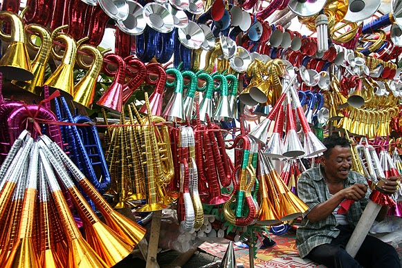 Cara Unik Masyarakat Indonesia Rayakan Malam Pergantian Tahun